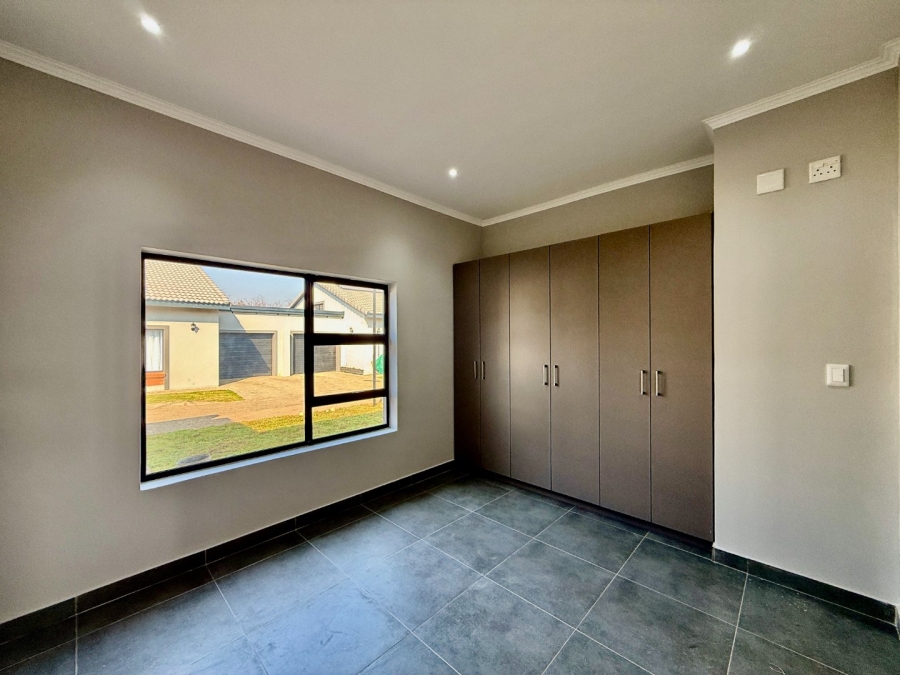 To Let 2 Bedroom Property for Rent in Ifafi North West